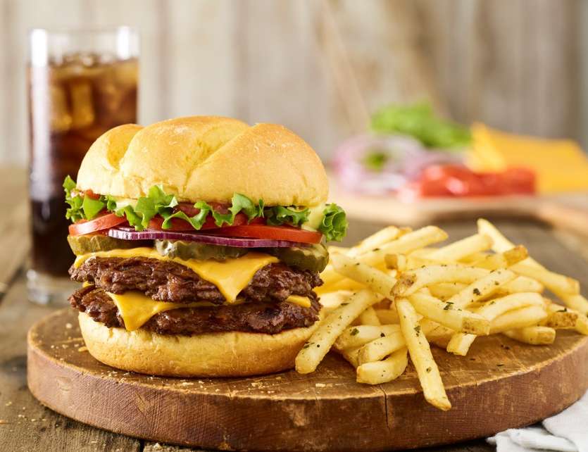 Smashburger bu hafta sonu Kingstown’da barlı ilk restoranını açacak