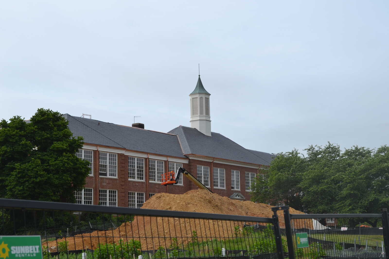 The Commons Mount Vernon under construction on the site of the Original Mount Vernon High School (staff photo by Mary Stachyra Lopez) | FFXnow
